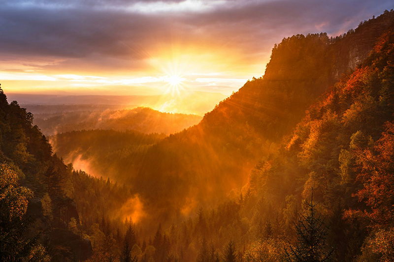 Beautiful picture of a bright morning sun over the mountains.